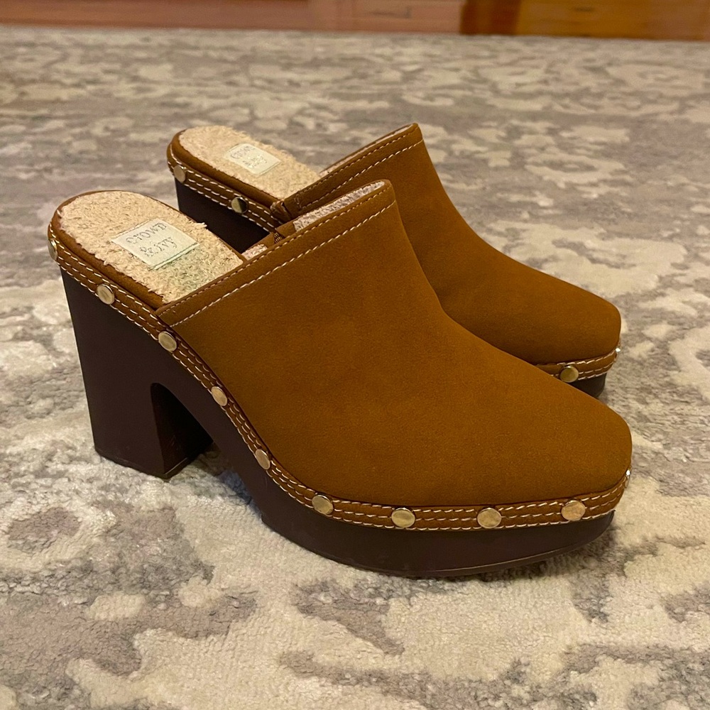 Tan/brown Clog heel